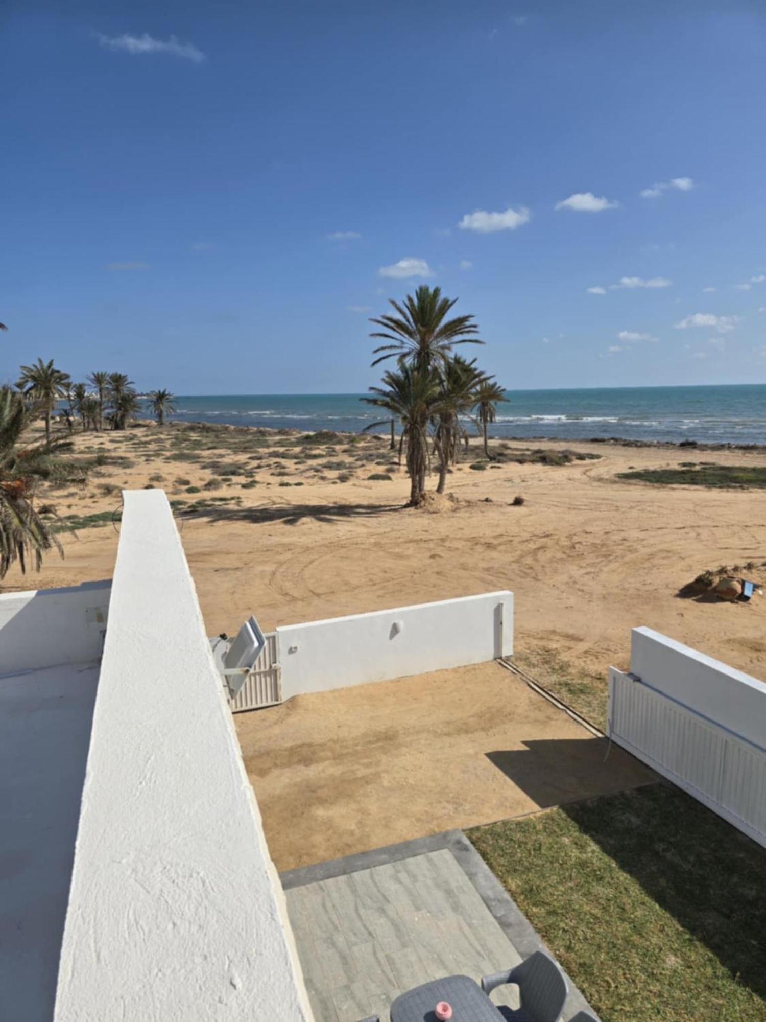 Villa Djerba Bord De Mer Al Haddadah Exterior photo