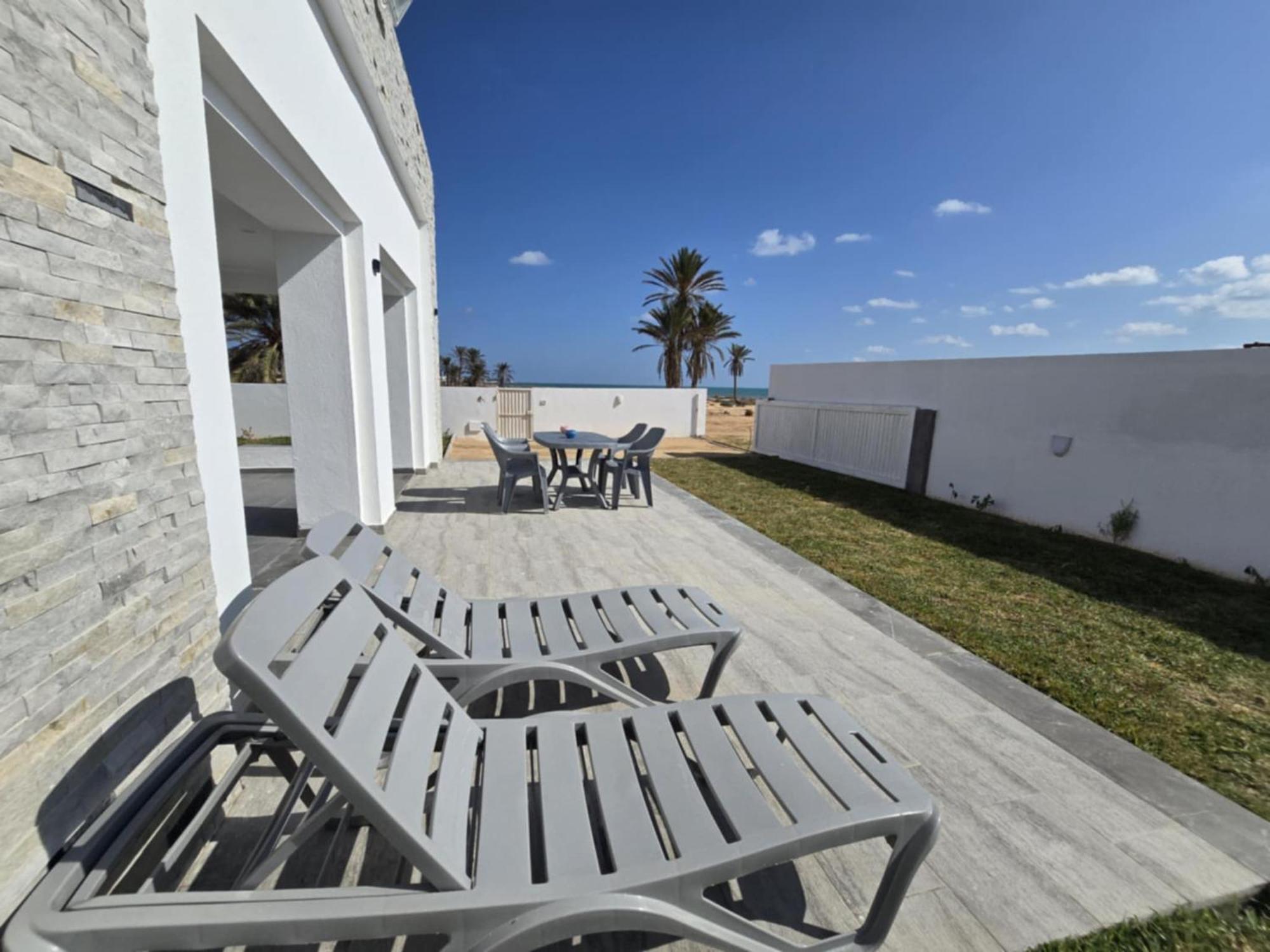 Villa Djerba Bord De Mer Al Haddadah Exterior photo